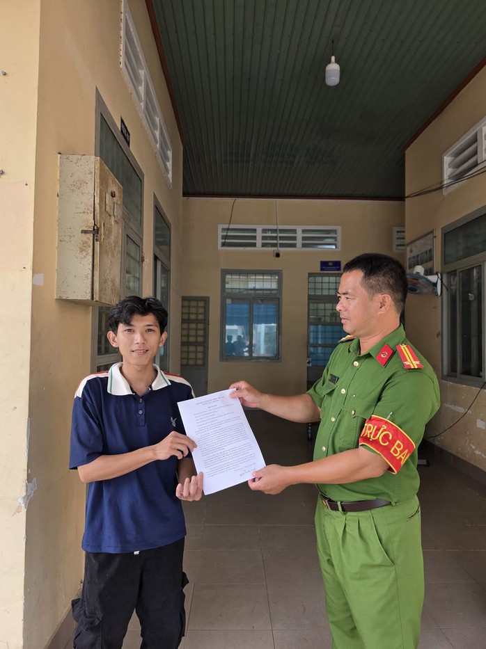 "C&uacute; đấm th&eacute;p" của C&ocirc;ng an TPHCM khiến tội phạm khiếp sợ - Ảnh 1.