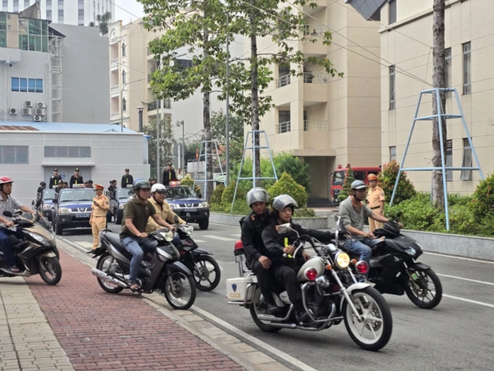 "C&uacute; đấm th&eacute;p" của C&ocirc;ng an TPHCM khiến tội phạm khiếp sợ - Ảnh 5.