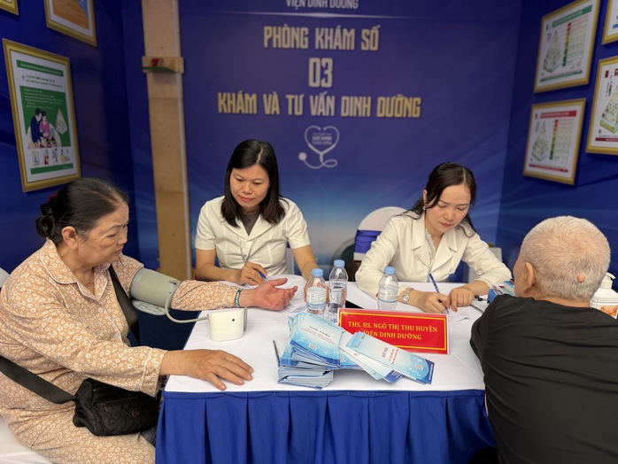 Đẩy nhanh lộ trình khám sức khỏe định kỳ toàn dân - Ảnh 2.