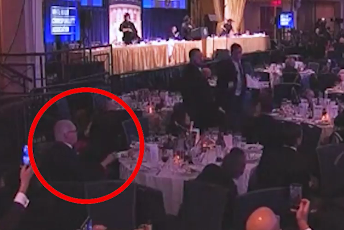 Người đàn ông gây sốt trong vụ xả súng tại tiệc Nhà Trắng là ai? - Ảnh 2.