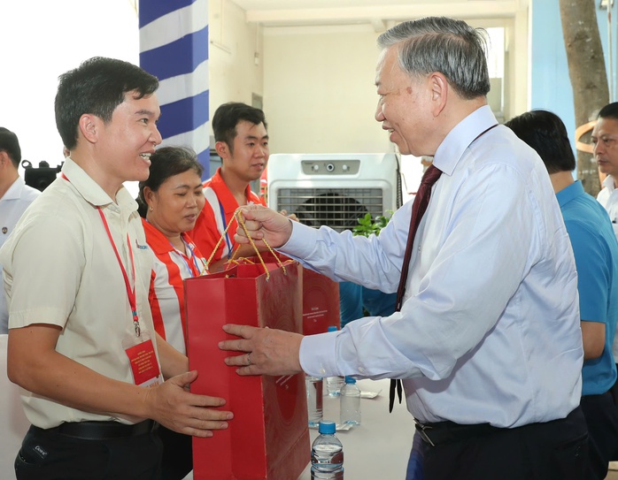 Công nhân mong có thêm chính sách hỗ trợ nhà ở, y tế, đào tạo nghề - Ảnh 4.