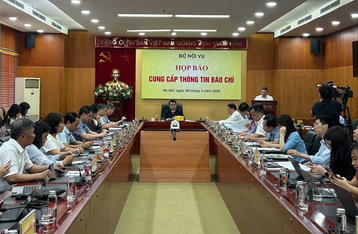 Bộ Nội vụ: Tiếp tục triển khai cải c&aacute;ch ch&iacute;nh s&aacute;ch tiền lương theo kết luận của Bộ Ch&iacute;nh trị - Ảnh 1.