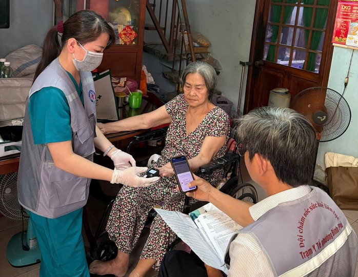 N&acirc;ng cao sức khỏe cộng đồng l&agrave; nhiệm vụ trọng t&acirc;m, xuy&ecirc;n suốt - Ảnh 2.