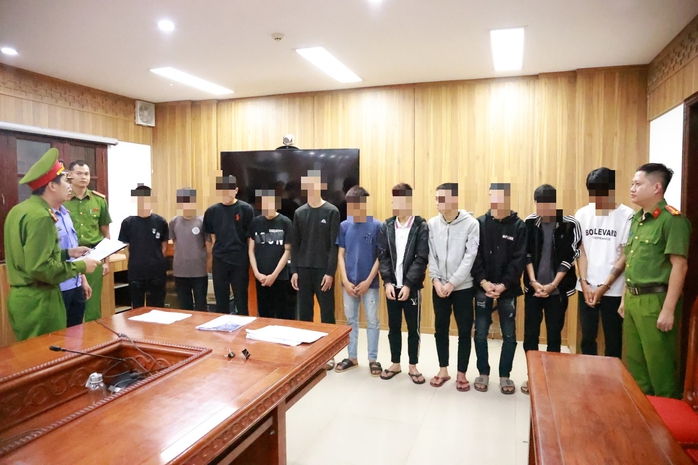 Khởi tố 11 bị can vụ g&acirc;y rối trật tự c&ocirc;ng cộng ở Quảng Trị - Ảnh 1.