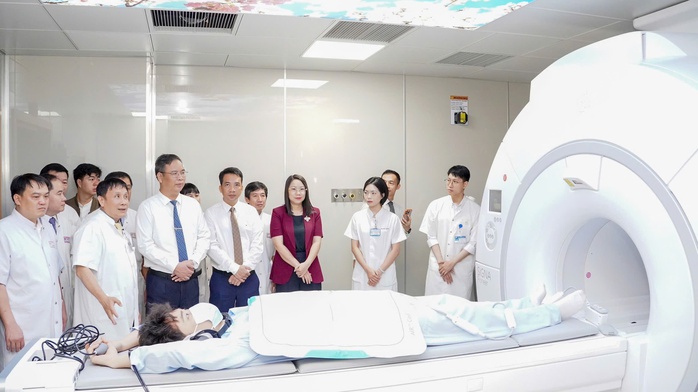 Bệnh viện Trung ương Huế trang bị m&aacute;y cộng hưởng từ 3.0 Tesla &ndash; SIGNA Pioneer - Ảnh 1.