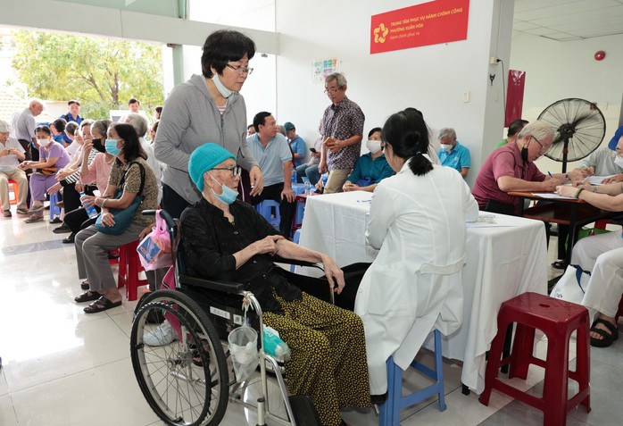 N&acirc;ng cao sức khỏe cộng đồng l&agrave; nhiệm vụ trọng t&acirc;m, xuy&ecirc;n suốt - Ảnh 3.