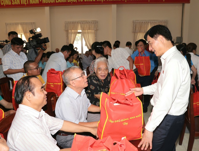 Trưởng Ban Tổ chức Trung ương trả lời nhiều vấn đề cử tri Cần Thơ quan t&acirc;m - Ảnh 1.