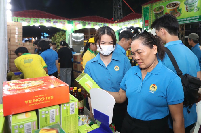 LĐLĐ TPHCM ch&iacute;nh thức khai mạc Th&aacute;ng C&ocirc;ng nh&acirc;n 2026 - Ảnh 8.