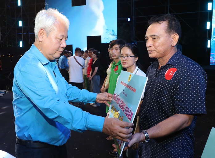 LĐLĐ TPHCM ch&iacute;nh thức khai mạc Th&aacute;ng C&ocirc;ng nh&acirc;n 2026 - Ảnh 7.