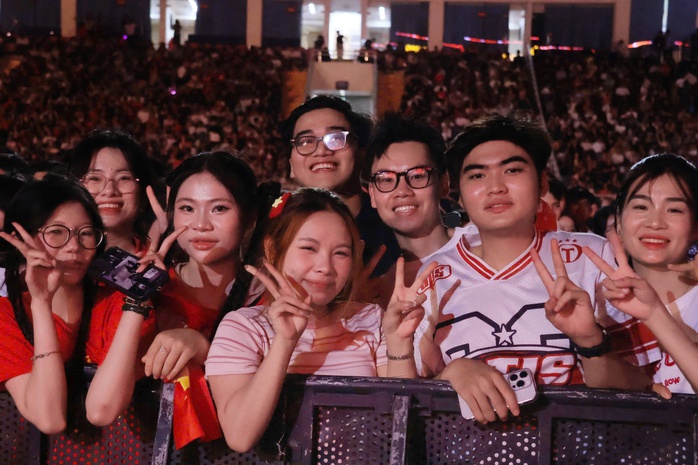 40.000 kh&aacute;n giả lan tỏa mạnh mẽ tinh thần tự h&agrave;o d&acirc;n tộc - Ảnh 4.