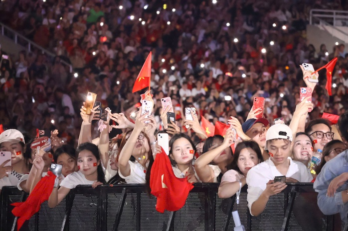 40.000 kh&aacute;n giả lan tỏa mạnh mẽ tinh thần tự h&agrave;o d&acirc;n tộc - Ảnh 17.