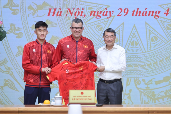 Thủ tướng L&ecirc; Minh Hưng ch&uacute;c mừng đội tuyển U17 Việt Nam v&ocirc; địch Đ&ocirc;ng Nam &Aacute; 2026 - Ảnh 4.