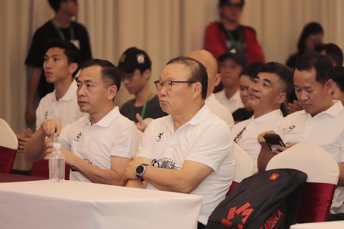 Khi người nổi tiếng bắt tay C&ocirc;ng an TPHCM - Ảnh 6.