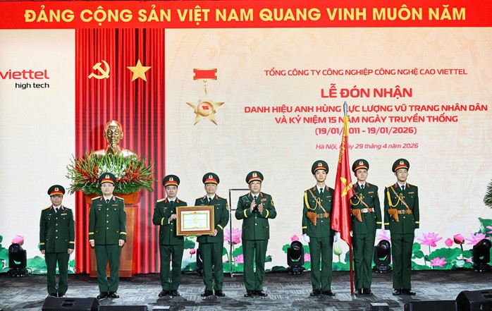 Viettel High Tech đ&oacute;n nhận danh hiệu Anh h&ugrave;ng Lực lượng vũ trang nh&acirc;n d&acirc;n  - Ảnh 1.