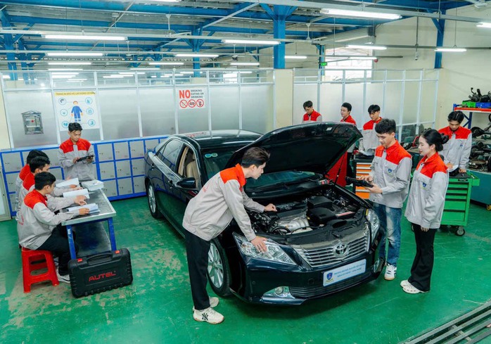 Giữ ổn định học ph&iacute;, giảm g&aacute;nh nặng cho phụ huynh - Ảnh 2.