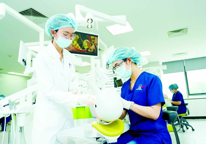 Giữ ổn định học ph&iacute;, giảm g&aacute;nh nặng cho phụ huynh - Ảnh 1.