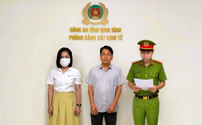 Một gi&aacute;m đốc v&agrave; nữ kế to&aacute;n bị khởi tố - Ảnh 1.