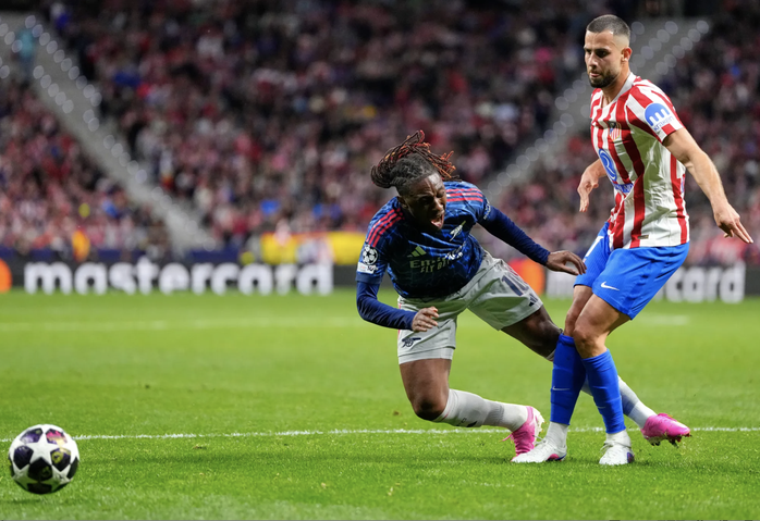 VAR g&acirc;y tranh c&atilde;i, Arsenal bị xử &eacute;p trắng trợn trước Atletico Madrid - Ảnh 1.