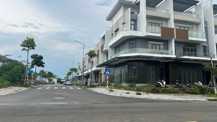 Bảng gi&aacute; đất Huế 2026 chưa ban h&agrave;nh , người d&acirc;n lo lắng về sổ đỏ Huế - Ảnh 2.