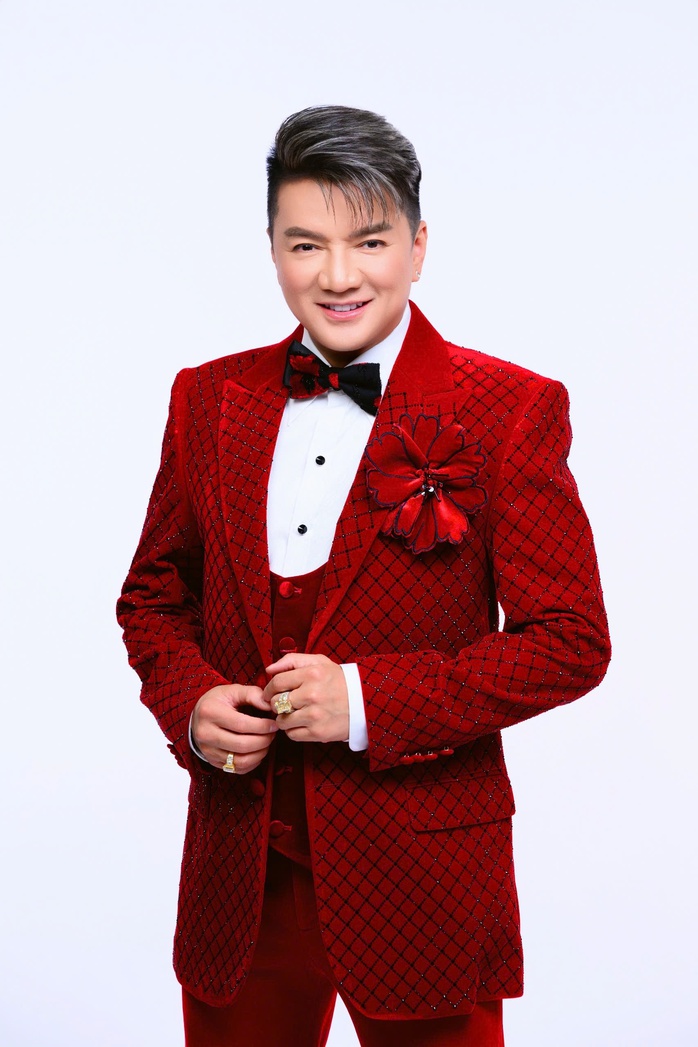 Đ&agrave;m Vĩnh Hưng với m&oacute;n qu&agrave; đặc biệt dịp lễ 30/4  - Ảnh 1.