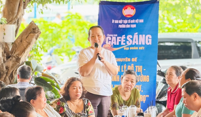 Người d&acirc;n B&igrave;nh Thạnh b&agrave;n chuyện quản l&yacute; đ&ocirc; thị Qua m&ocirc; h&igrave;nh C&agrave; ph&ecirc; s&aacute;ng - Ảnh 2.