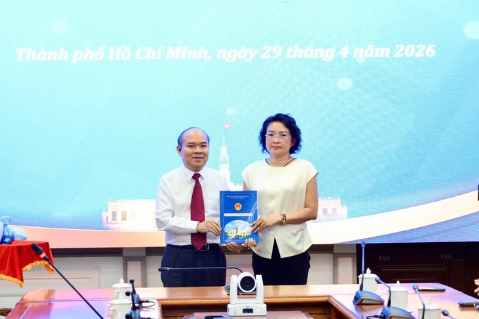 TPHCM: trao quyết định th&ocirc;i việc cho 2 Ph&oacute; Gi&aacute;m đốc Sở - Ảnh 1.