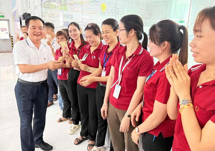 Một c&ocirc;ng ty ở Đồng Nai chi 1,5 tỉ đồng thưởng lễ cho c&ocirc;ng nh&acirc;n vi&ecirc;n - Ảnh 2.