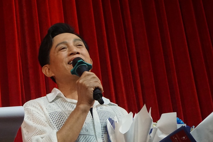 Đạo diễn Nguyễn Hữu Tiến dốc sức d&agrave;n dựng vở "Trăng m&aacute;u" cho diễn vi&ecirc;n trẻ - Ảnh 2.