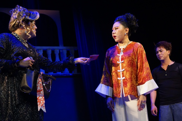 Đạo diễn Nguyễn Hữu Tiến dốc sức d&agrave;n dựng vở "Trăng m&aacute;u" cho diễn vi&ecirc;n trẻ - Ảnh 3.