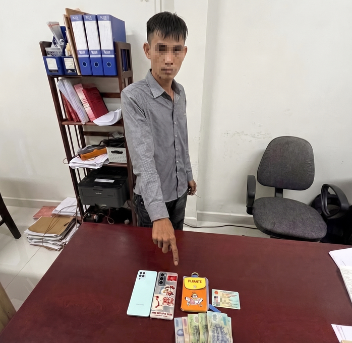 G&atilde; bạn trai t&ugrave; tội trộm cắp t&agrave;i sản tại kh&aacute;ch sạn ở TPHCM - Ảnh 2.