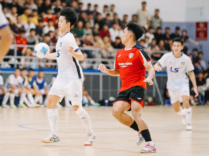 Hồ Văn &Yacute; v&agrave; Ch&aacute;nh Hưng Th&aacute;i Sơn Nam v&ocirc; địch Đại hội TDTT TP HCM - Ảnh 1.