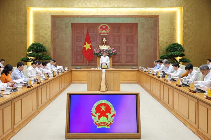 Thủ tướng: Triển khai c&oacute; hiệu quả việc n&acirc;ng ngưỡng doanh thu miễn thuế l&ecirc;n 1 tỉ đồng - Ảnh 2.