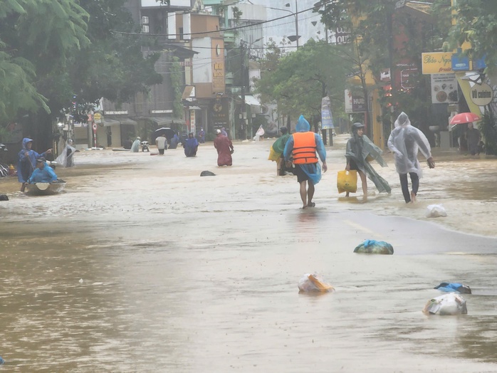 V&igrave; sao nhiều phường ở Huế ph&aacute;t tiền hỗ trợ lũ lụt v&agrave;o... m&ugrave;a h&egrave;? - Ảnh 3.