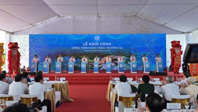 Khởi c&ocirc;ng Bảo t&agrave;ng Trường Sa - Ảnh 1.