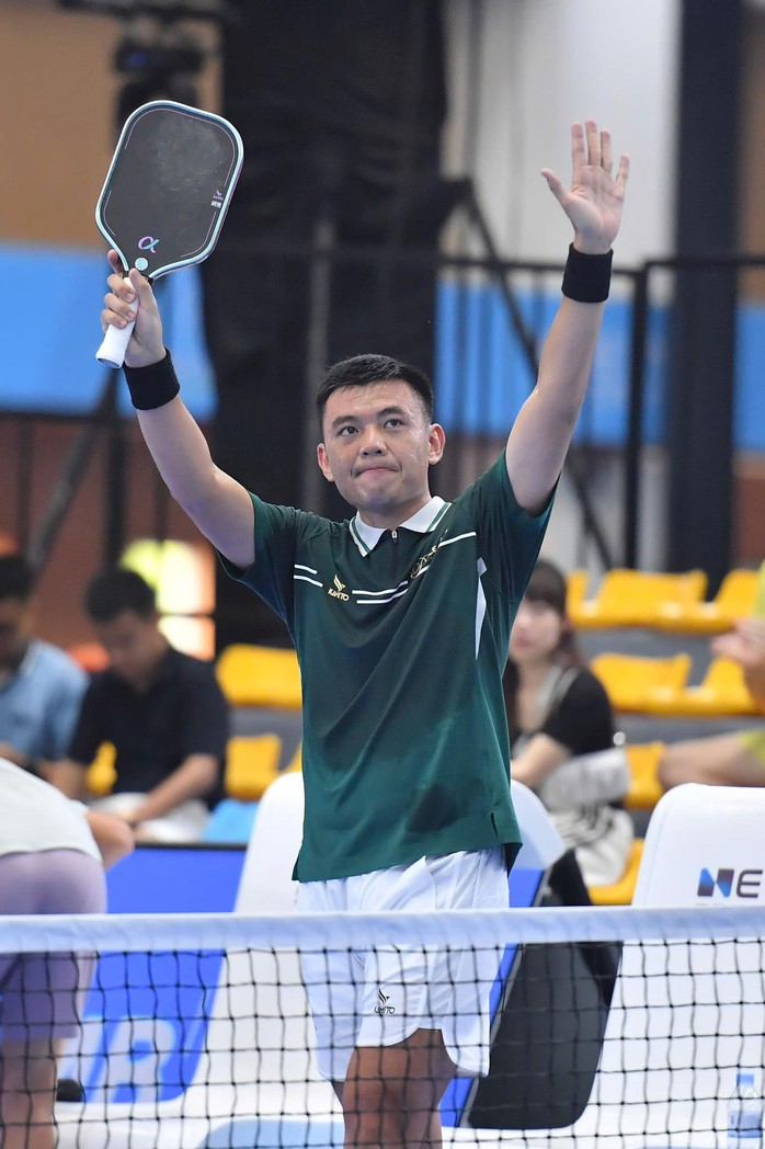 L&yacute; Ho&agrave;ng Nam hạ tay vợt "thần đồng" của Mỹ, đ&aacute;p lời Vinh Hiển - Ảnh 1.