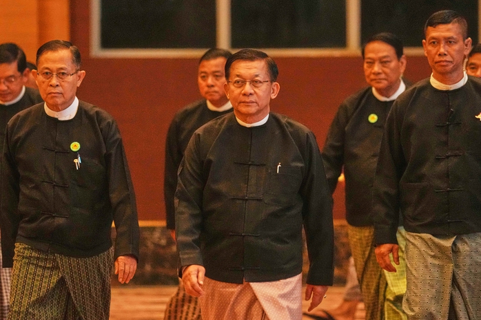 &Ocirc;ng Min Aung Hlaing đắc cử tổng thống Myanmar - Ảnh 1.