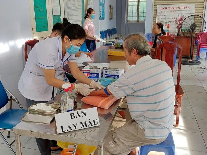 Chuẩn bị kh&aacute;m sức khỏe to&agrave;n d&acirc;n, trạm y tế k&yacute; kết hợp t&aacute;c c&ugrave;ng bệnh viện - Ảnh 2.