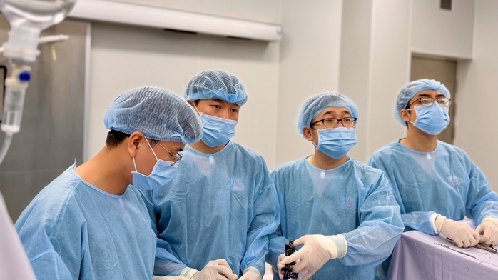 Người đ&agrave;n &ocirc;ng cấp cứu v&igrave; tin v&agrave;o &ldquo;thuốc tan sỏi&rdquo; tr&ecirc;n mạng - Ảnh 1.