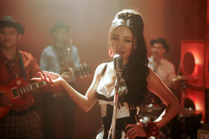 Thanh Hằng "đối đầu" Hồng &Aacute;nh, Văn Mai Hương lộ diện bất ngờ - Ảnh 6.