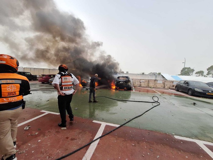 Chiến sự Trung Đ&ocirc;ng ng&agrave;y 3-4: Hai cơ sở dầu kh&iacute; bốc ch&aacute;y, Iran đ&ograve;i "x&oacute;a sổ" t&agrave;i sản Mỹ ở khu vực - Ảnh 3.