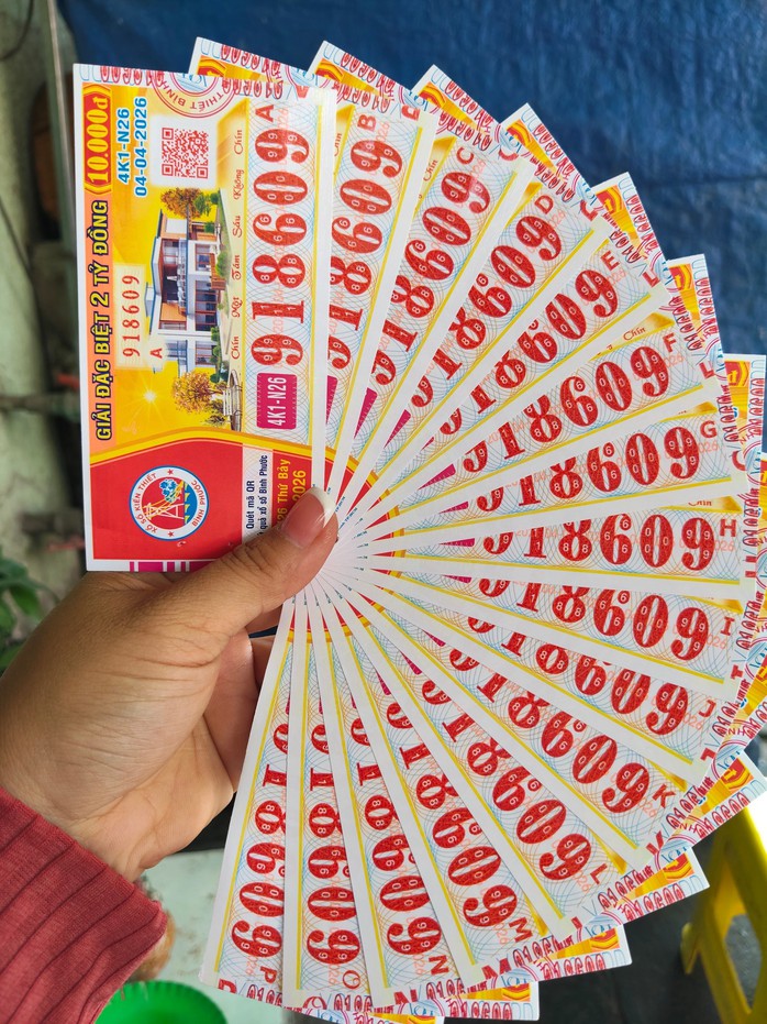 Tr&ugrave;ng hợp giải độc đắc xổ số miền Nam ng&agrave;y 4 - 4: Kh&aacute;ch h&agrave;ng may mắn tại TPHCM - Ảnh 7.