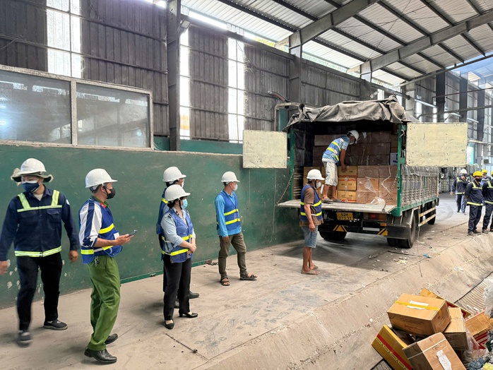 T&acirc;y Ninh ti&ecirc;u hủy hơn 6 . 000 Sản phẩm thuốc bảo vệ thực vật nhập lậu - Ảnh 1.