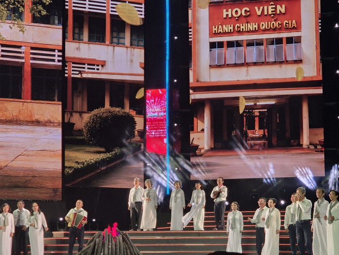 Hiền Thục, V&otilde; Hạ Tr&acirc;m, Đan Trường&hellip; khuấy động đường đi bộ Nguyễn Huệ - Ảnh 13.