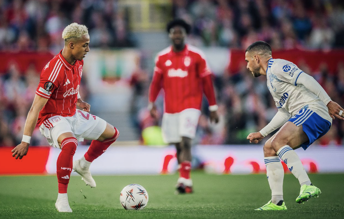 Nottingham Forest hạ Aston Villa, mơ chung kết Europa League sau 46 năm - Ảnh 1.