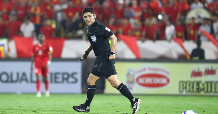 V&ograve;ng 21 V-League 2025-2026: "Vua &aacute;o đen" H&agrave;n Quốc cầm c&ograve;i trận đại chiến Thể C&ocirc;ng Viettel - Ninh B&igrave;nh - Ảnh 1.