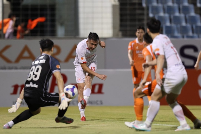 V&ograve;ng 21 V-League 2025-2026: "Vua &aacute;o đen" H&agrave;n Quốc cầm c&ograve;i trận đại chiến Thể C&ocirc;ng Viettel - Ninh B&igrave;nh - Ảnh 3.