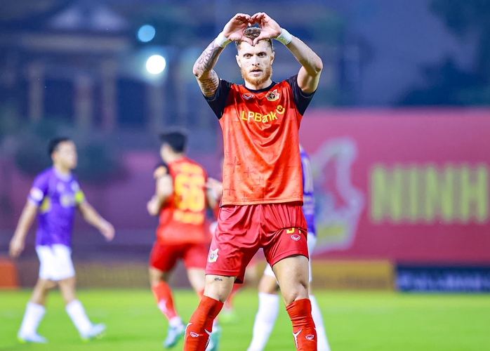 V&ograve;ng 21 V-League 2025-2026: "Vua &aacute;o đen" H&agrave;n Quốc cầm c&ograve;i trận đại chiến Thể C&ocirc;ng Viettel - Ninh B&igrave;nh - Ảnh 4.