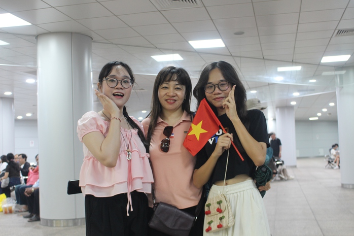 TP HCM rực rỡ sắc đỏ ng&agrave;y 30-4: Nối d&agrave;i mạch cảm x&uacute;c từ dấu ấn nửa thế kỷ - Ảnh 6.