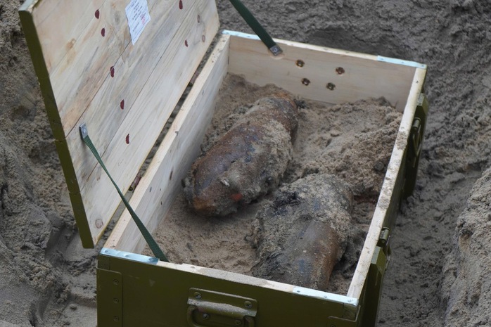 Cận cảnh trục vớt x&aacute;c xe tăng v&ugrave;i s&acirc;u dưới b&atilde;i biển Quy Nhơn - Ảnh 11.