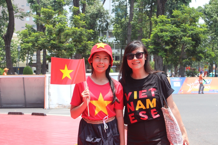 H&agrave;ng ng&agrave;n người d&acirc;n cổ vũ tại đ&iacute;ch đến C&uacute;p xe đạp truyền h&igrave;nh TP HCM  - Ảnh 6.